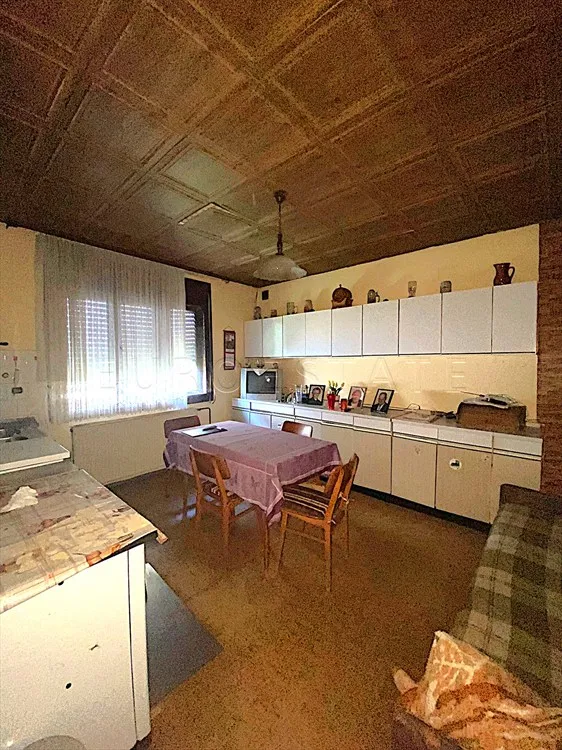prelog: kuća sa pomoćnim zgradama i velikim zemljištem na prodaju, 254,42 m2 bruto - slika 17