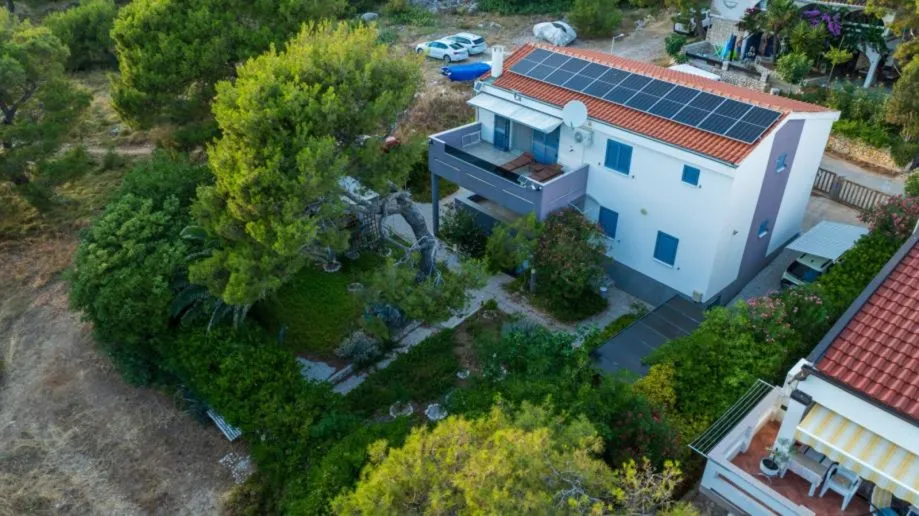 košljun: luksuzna kuća sa dva stana i ukupno 180 m2, 1. red do mora - slika 7