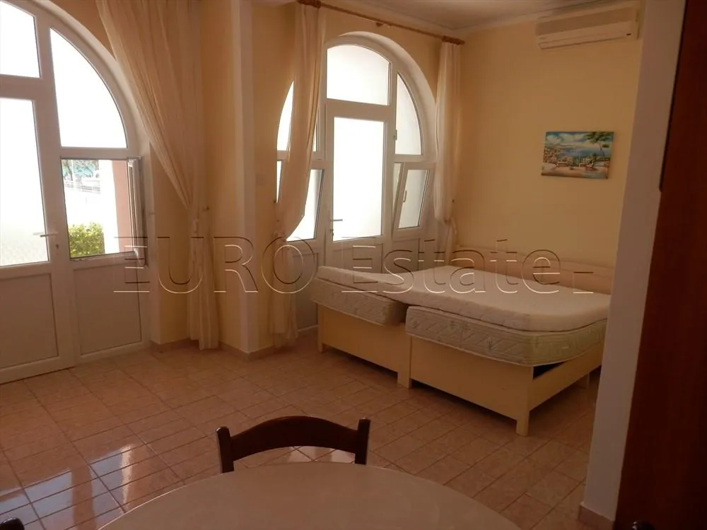 srima; luksuzna višekatnica s 5 apartmana, 30 metara od mora ! - slika 11