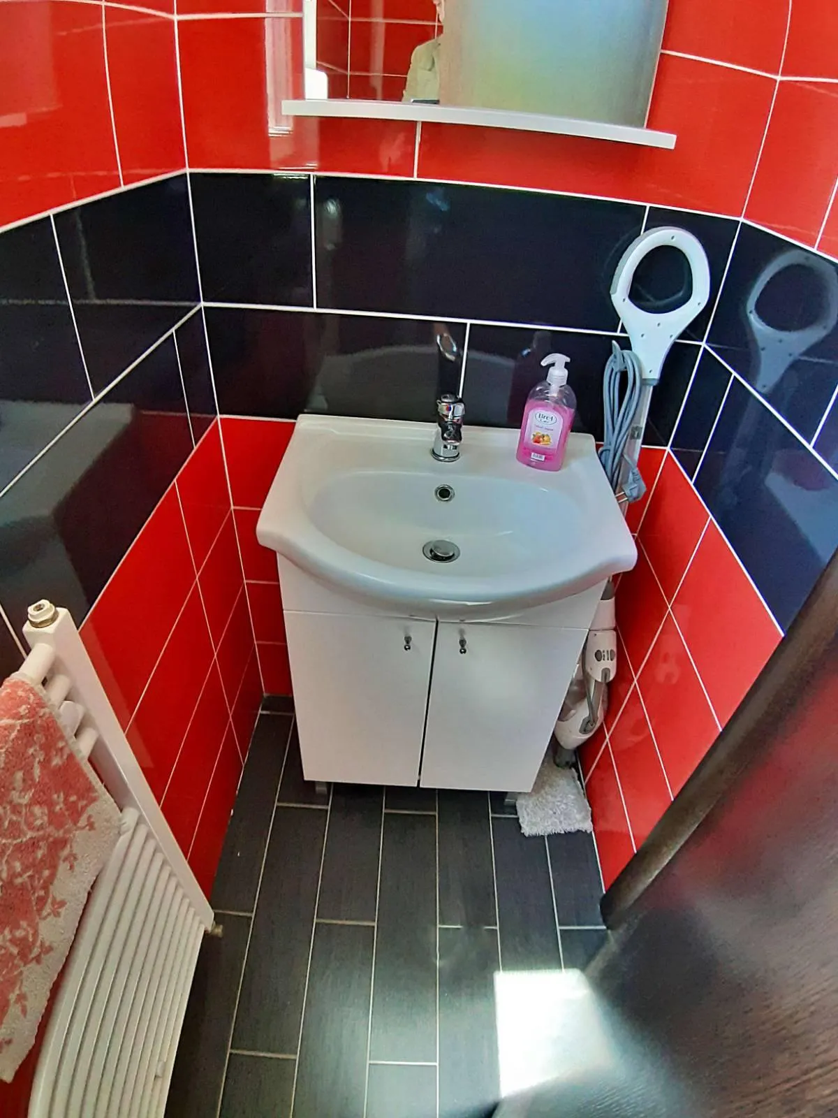 hreljin: novogradnja, dvokatnica od 634 m2 sa tri stana, vrt od 700 m2 - slika 31