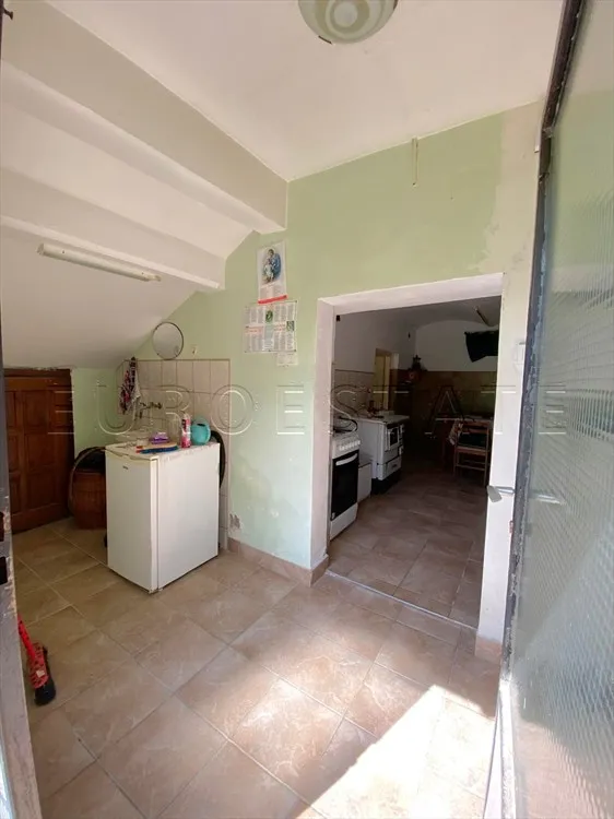 kamenica; kuća građena u građanskom stilu seoske arhitekture - slika 12