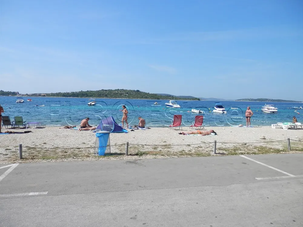 vodice(srima): zgrada sa 11 apartmana i 740 m2, samo 70 m do plaže - slika 10