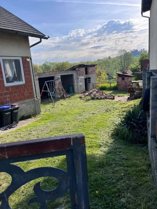 črešnjevo: kuća površine 80 m2, okućnica 450 m2 - slika 6