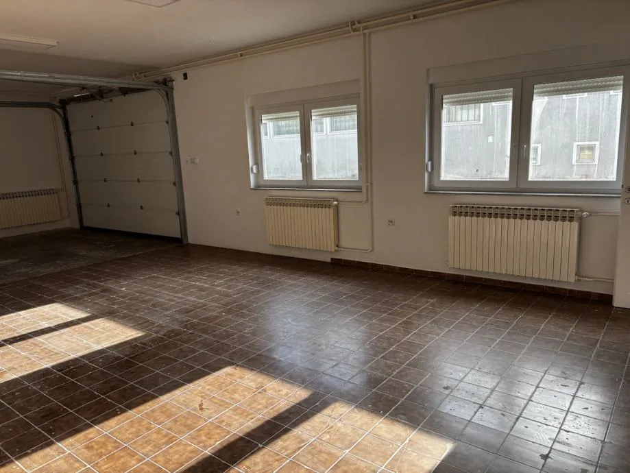 pušćine: poslovni prostor, 218 m2, prizemlje, kat, parking, dvorište - slika 8