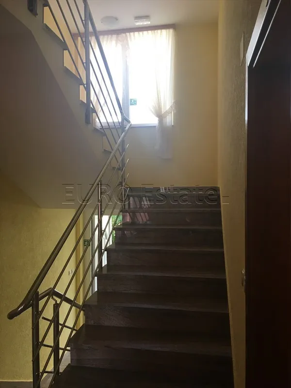 vodice(srima): zgrada sa 11 apartmana i 740 m2, samo 70 m do plaže - slika 5