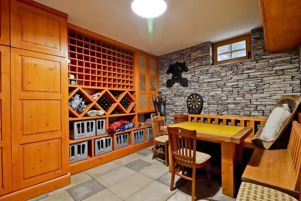 gornja voća: luksuzna kuća za odmor, 200 m2, 3200 m2 okućnice, bazen - slika 36