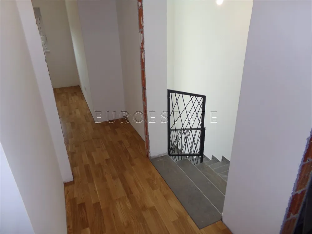 sračinec: dvoetažni 4-sobni stan sa dvorištem i parkiralištem, sveukupne površine 275 m2, novogradnja - slika 16