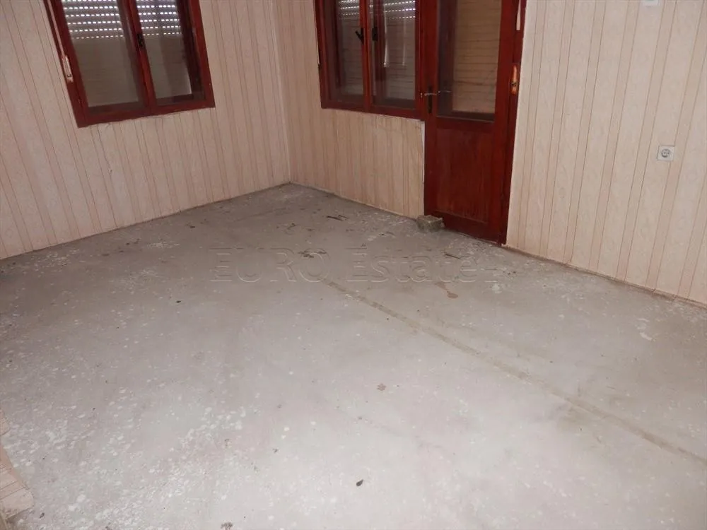 visoko: prostrana kuća katnica od 230 m2 sa dvorištem od 2100 m2 - slika 18