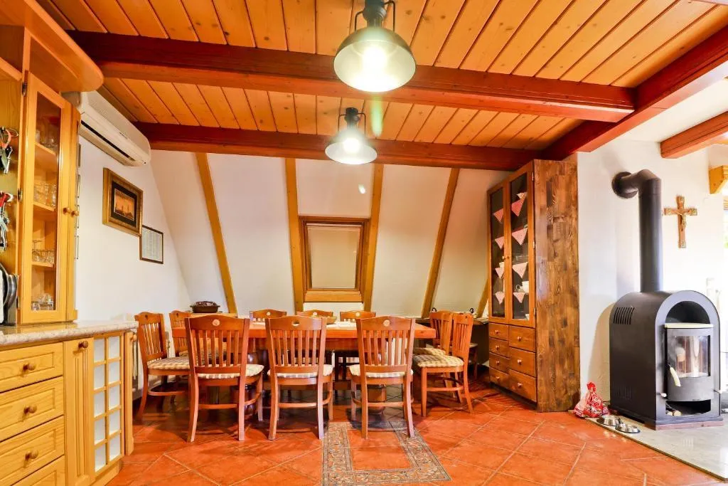 gornja voća: luksuzna kuća za odmor, 200 m2, 3200 m2 okućnice, bazen - slika 19