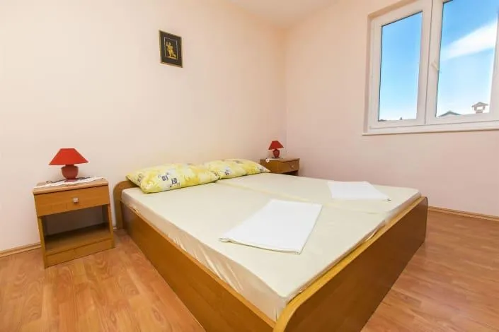 novalja: apartmanska zgrada od 700 m2, 8 apartmana, pogled na more ! - slika 7