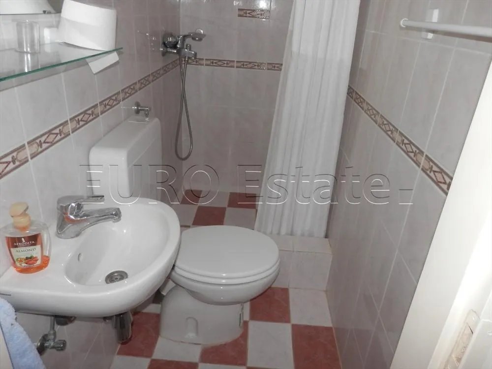 srima; luksuzna višekatnica s 5 apartmana, 30 metara od mora ! - slika 22