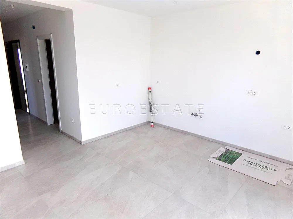 novalja: novogradnja, 3-sobni stan, prizemlje, sa vrtom i 2 parkinga, sveukupno 191.36 m2 - slika 10