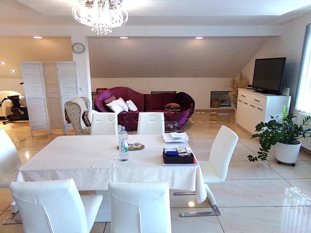 varaždin: prostran trosobni stan površine 140 m2 - slika 2