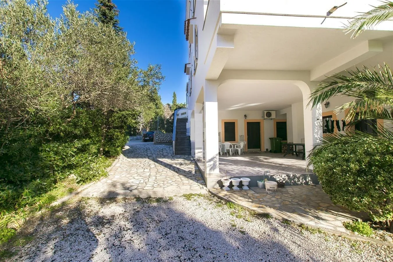 novalja: apartmanska zgrada od 700 m2, 8 apartmana, pogled na more ! - slika 2