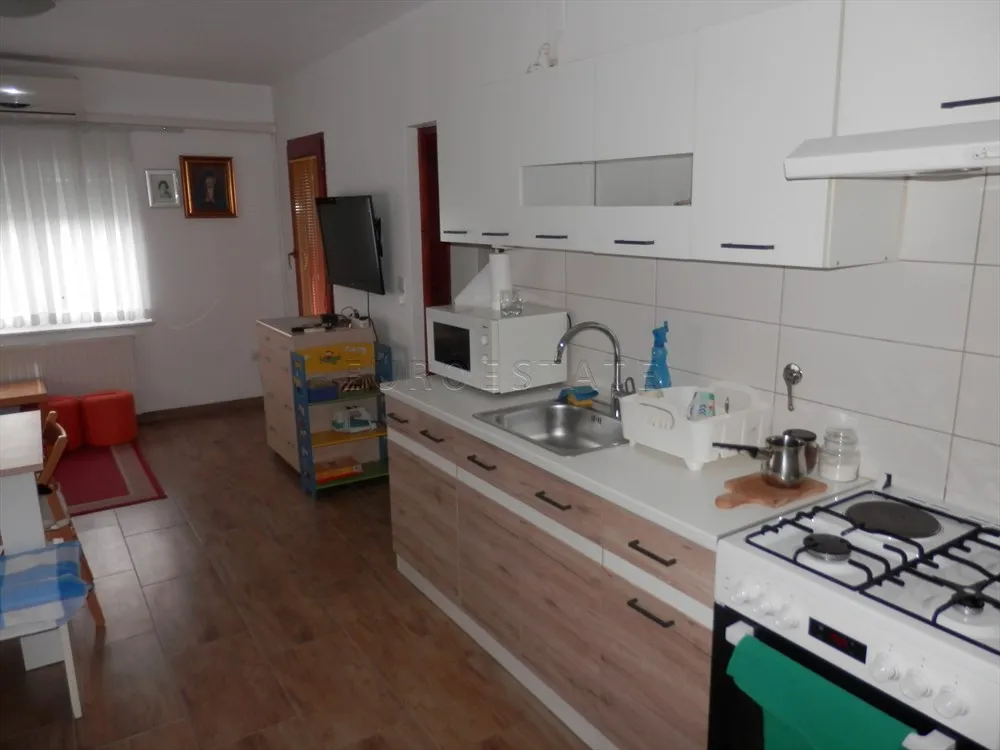 kuća sa dva stana, ukupne površine 200 m2, na mirnoj lokaciji u prirodi - slika 21