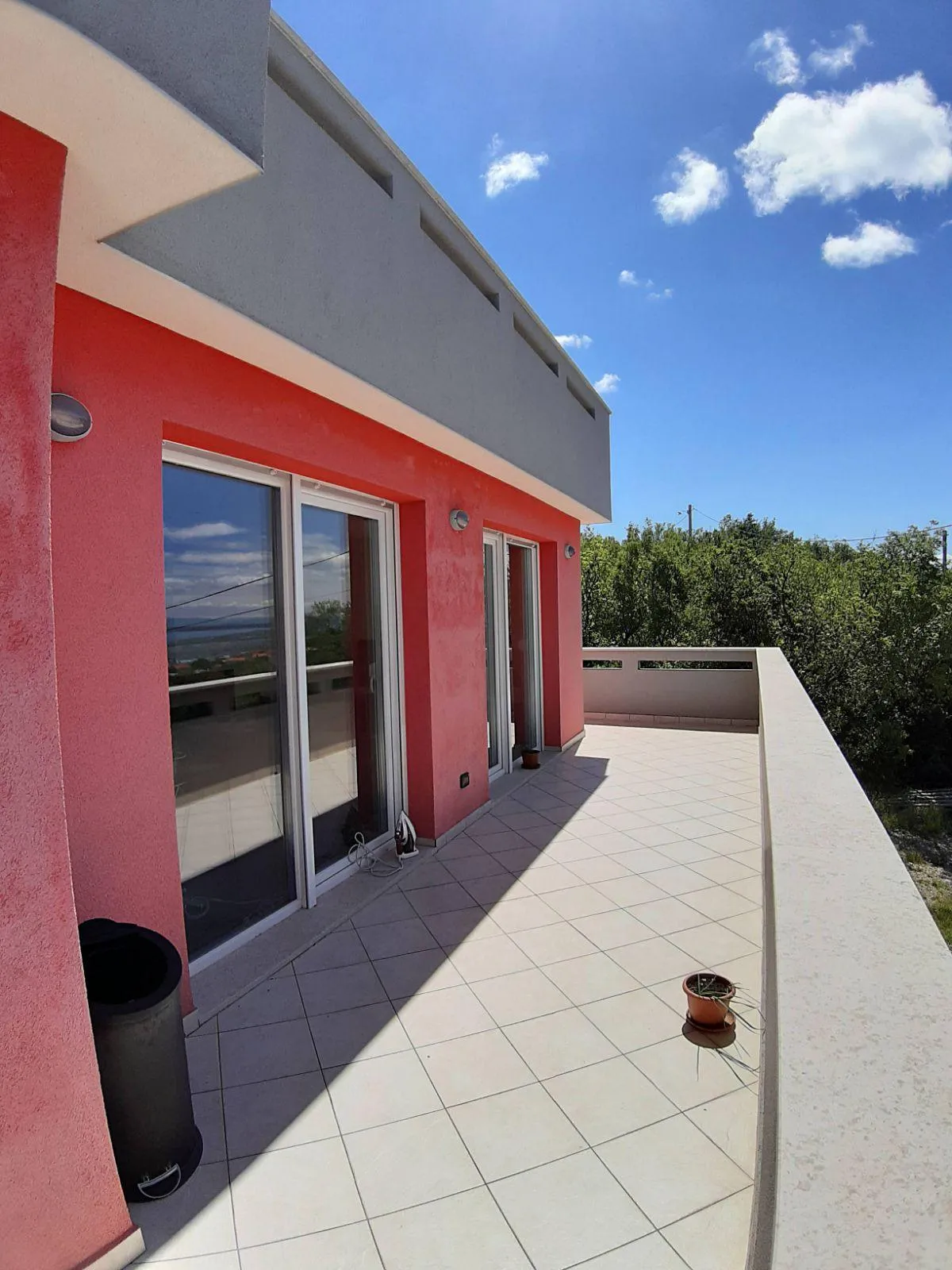 hreljin: novogradnja, dvokatnica od 634 m2 sa tri stana, vrt od 700 m2 - slika 2