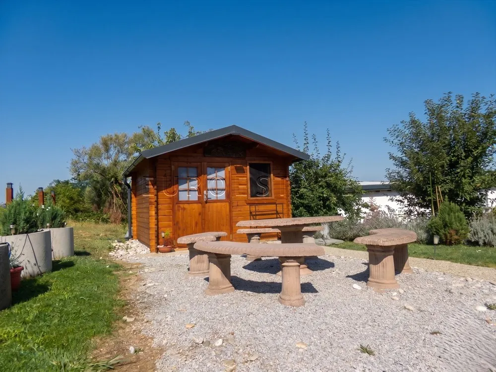 ivanec-okolica: adaptirana, useljiva kuća sa dva stana i panoramskim pogledom - slika 31