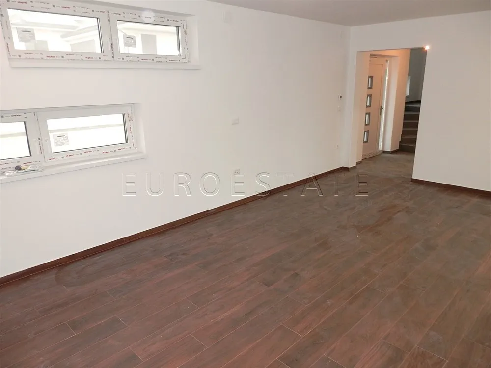 sračinec: dvoetažni 4-sobni stan sa dvorištem i parkiralištem, sveukupne površine 253 m2, novogradnja - slika 11