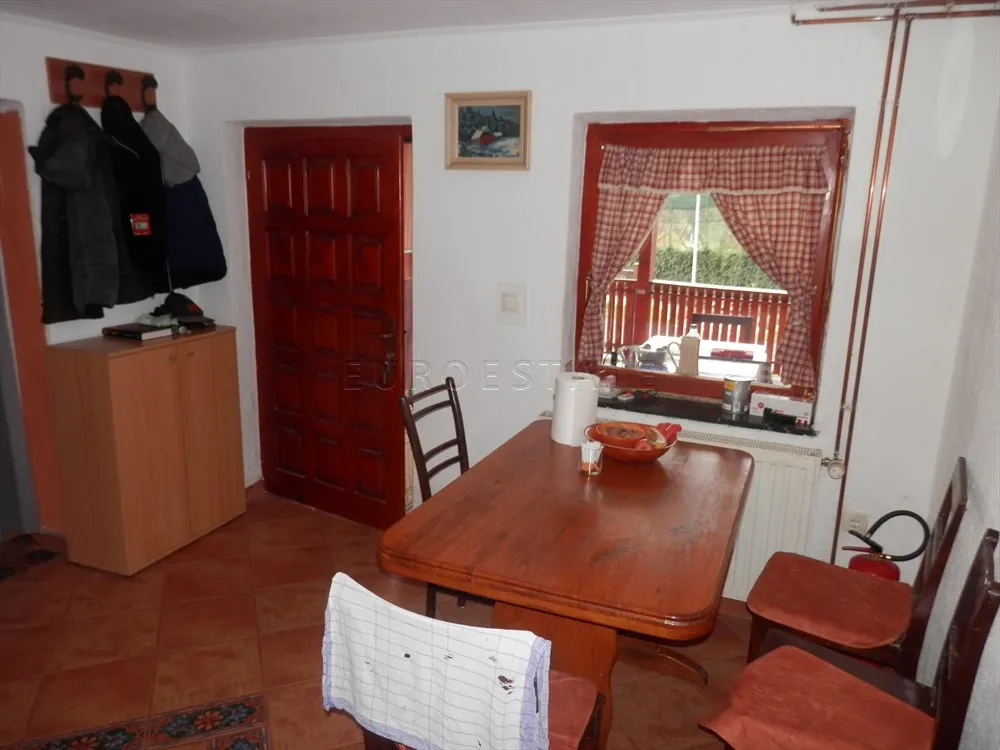 kuća sa dva stana, ukupne površine 200 m2, na mirnoj lokaciji u prirodi - slika 14