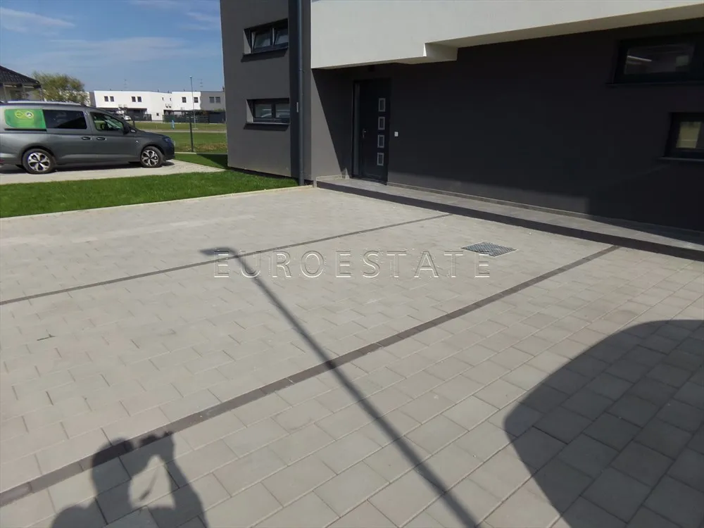 sračinec: dvoetažni 4-sobni stan sa dvorištem i parkiralištem, sveukupne površine 253 m2, novogradnja - slika 4