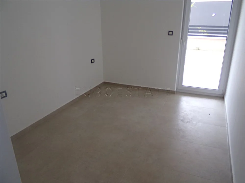 šimuni: nov, 4 - sobni stan, 121.93 m2 + vrt i parking, bruto 214.28 m2 - slika 26