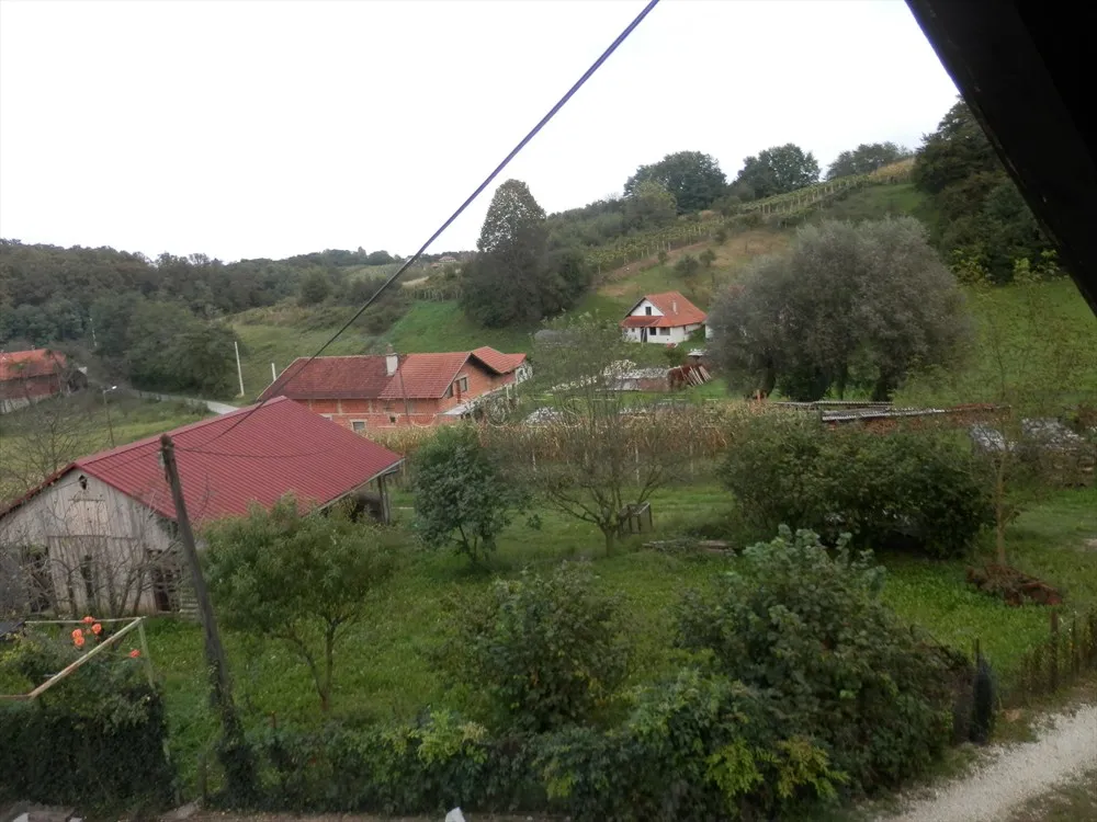 kuća sa dva stana, ukupne površine 200 m2, na mirnoj lokaciji u prirodi - slika 43