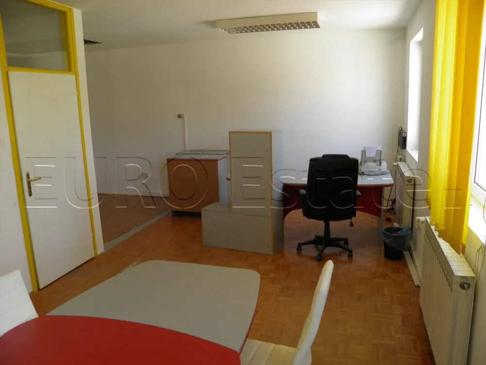 varaždin: upravna zgrada sa halom 1300 m2, ind. dvorište 3370 m2 - slika 12