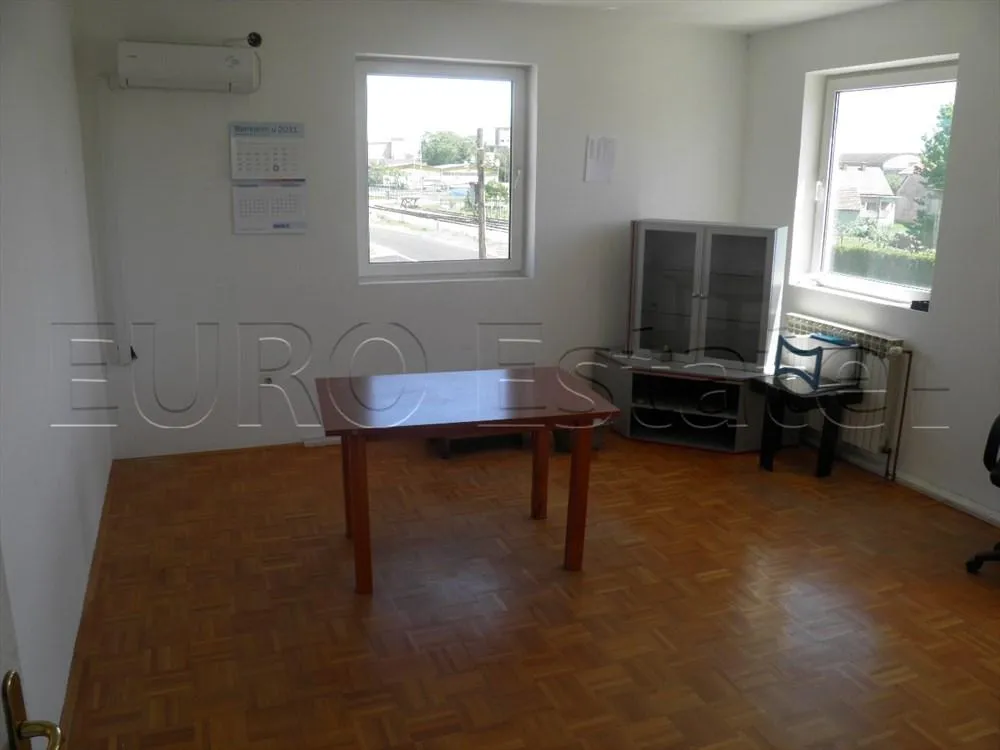 varaždin: upravna zgrada sa halom 1300 m2, ind. dvorište 3370 m2 - slika 10