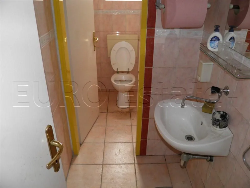 varaždin: upravna zgrada sa halom 1300 m2, ind. dvorište 3370 m2 - slika 6