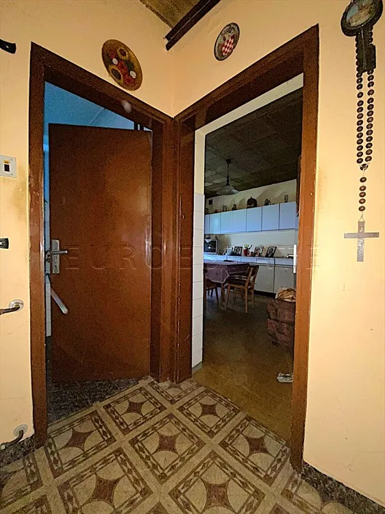 prelog: kuća sa pomoćnim zgradama i velikim zemljištem na prodaju, 254,42 m2 bruto - slika 16