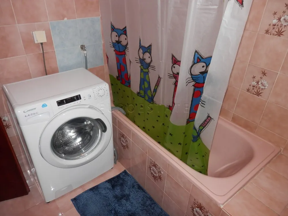 kuća sa dva stana, ukupne površine 200 m2, na mirnoj lokaciji u prirodi - slika 37