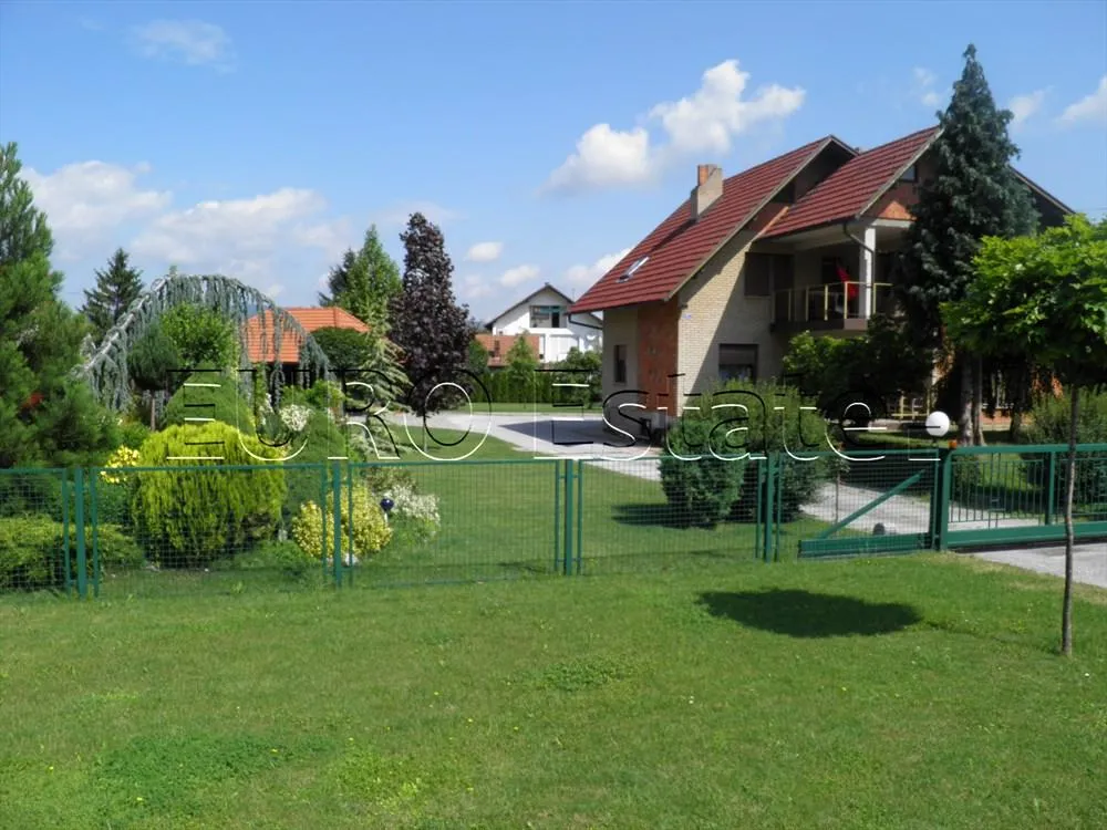 kuća: lepoglava, katnica 250 m2, 4000 m2 uređene okućnice - slika 3