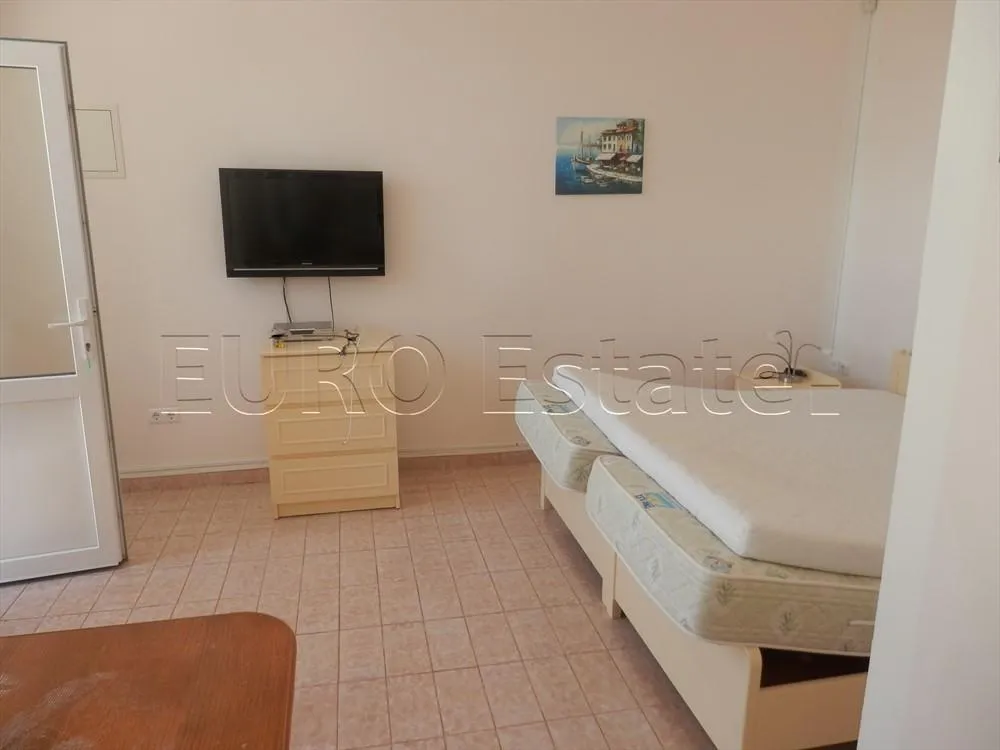srima; luksuzna višekatnica s 5 apartmana, 30 metara od mora ! - slika 9
