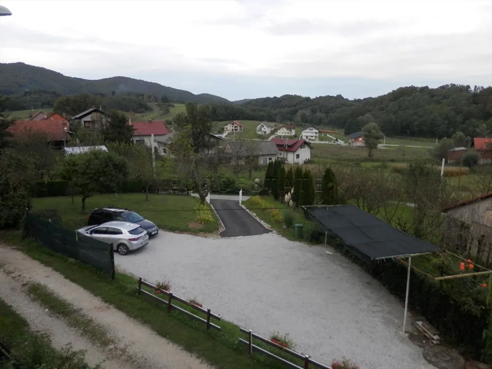 kuća sa dva stana, ukupne površine 200 m2, na mirnoj lokaciji u prirodi - slika 42