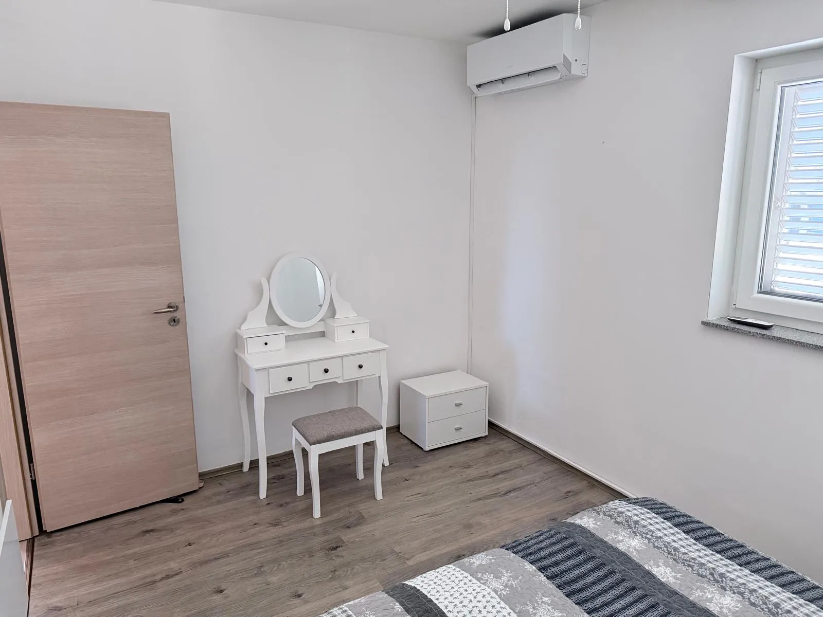 košljun: luksuzna kuća sa dva stana i ukupno 180 m2, 1. red do mora - slika 54