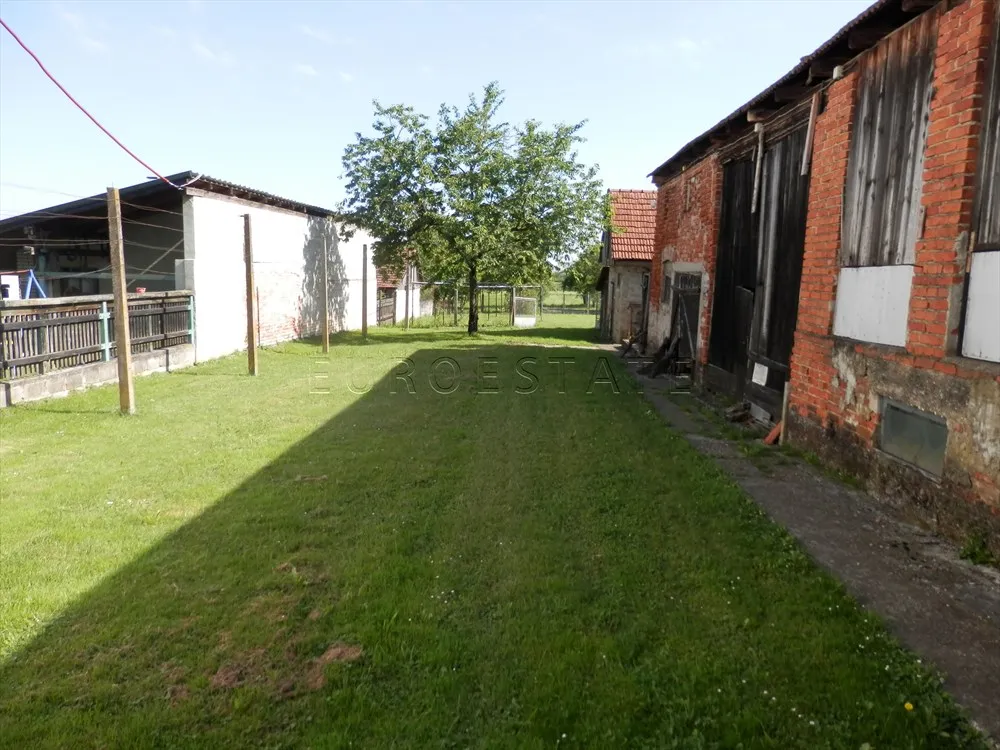varaždin breg: prostrana katnica od 200 m2, gospodarska zgrada i okućnica od 2820 m2 - slika 5