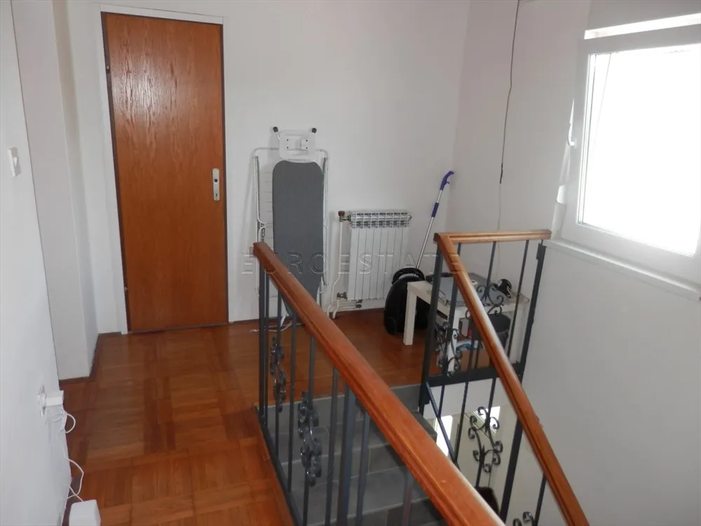 varaždin: renovirana dvojna kuća površine 120 m2, sa dvorištem od 224 m2 - slika 17