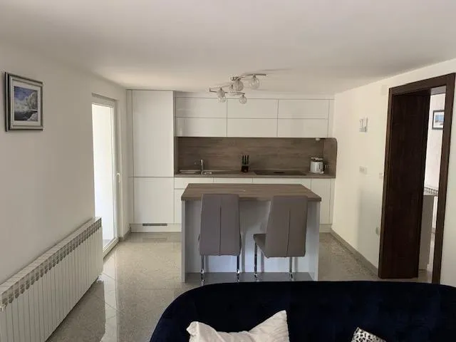 gornje makojišće: temeljito renovirana, prostrana kuća od 400 m2 - slika 17