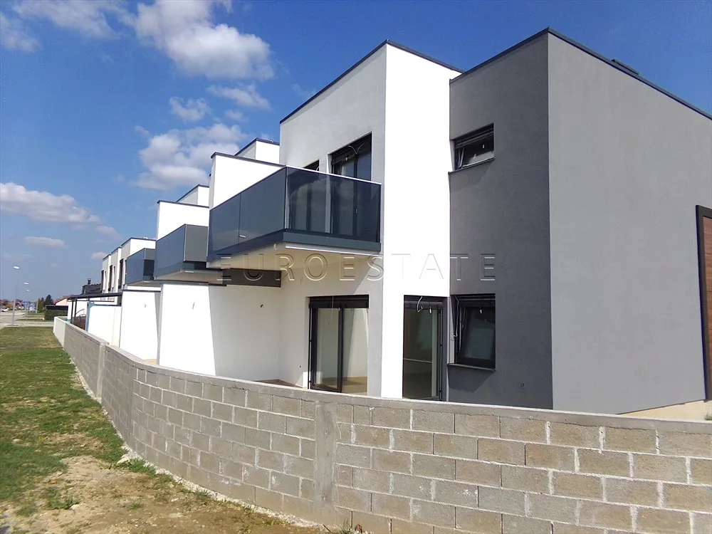 prelog: novogradnja, dvoetažni, 4-sobni stan u nizu sa terasom i dvorištem - slika 3