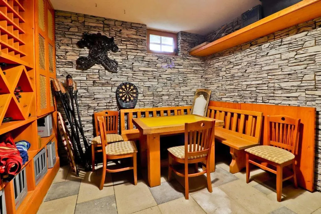 gornja voća: luksuzna kuća za odmor, 200 m2, 3200 m2 okućnice, bazen - slika 36