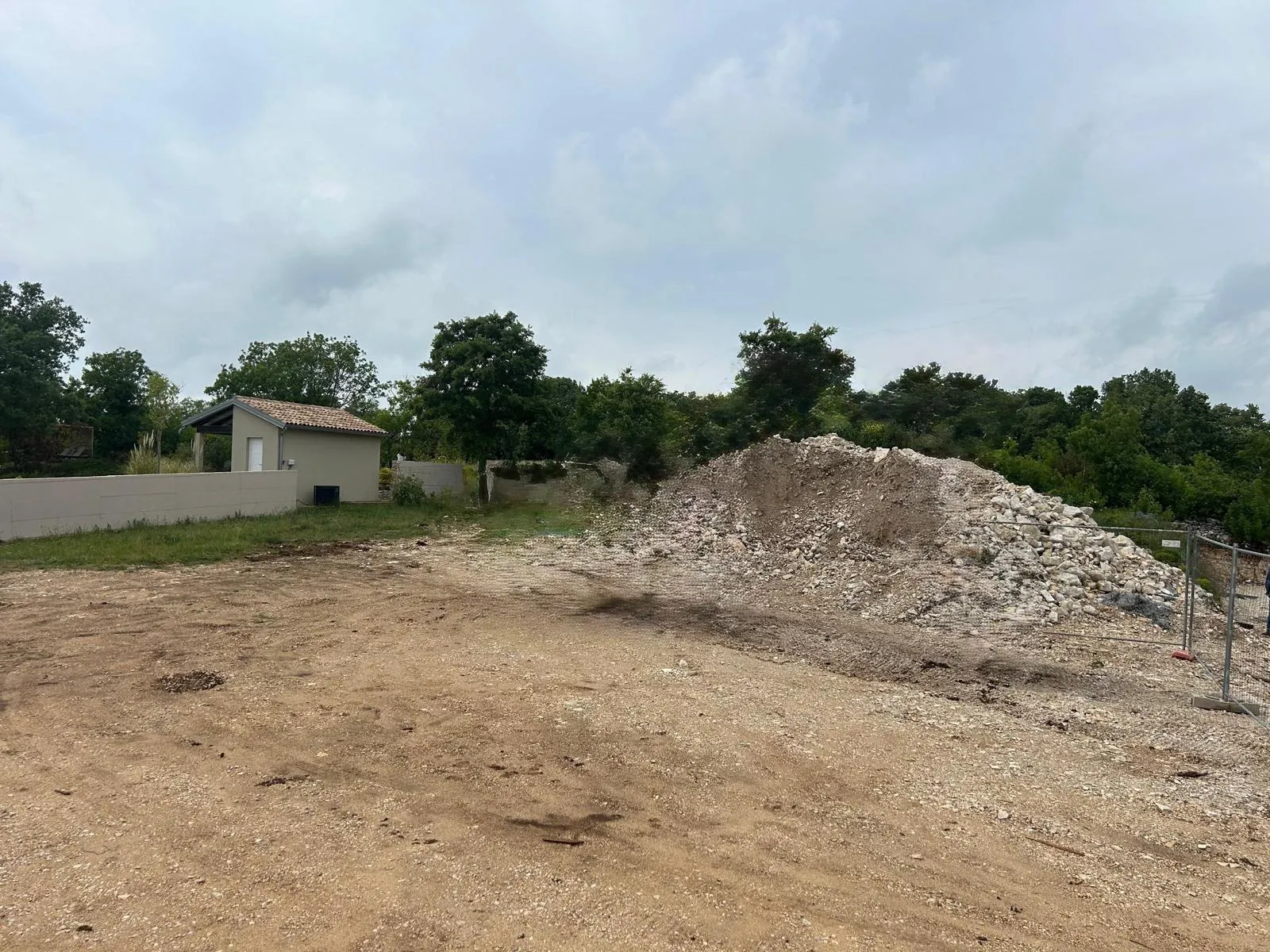 istra - kanfanar: atraktivno građevinsko zemljište površine 904 m2 - slika 4