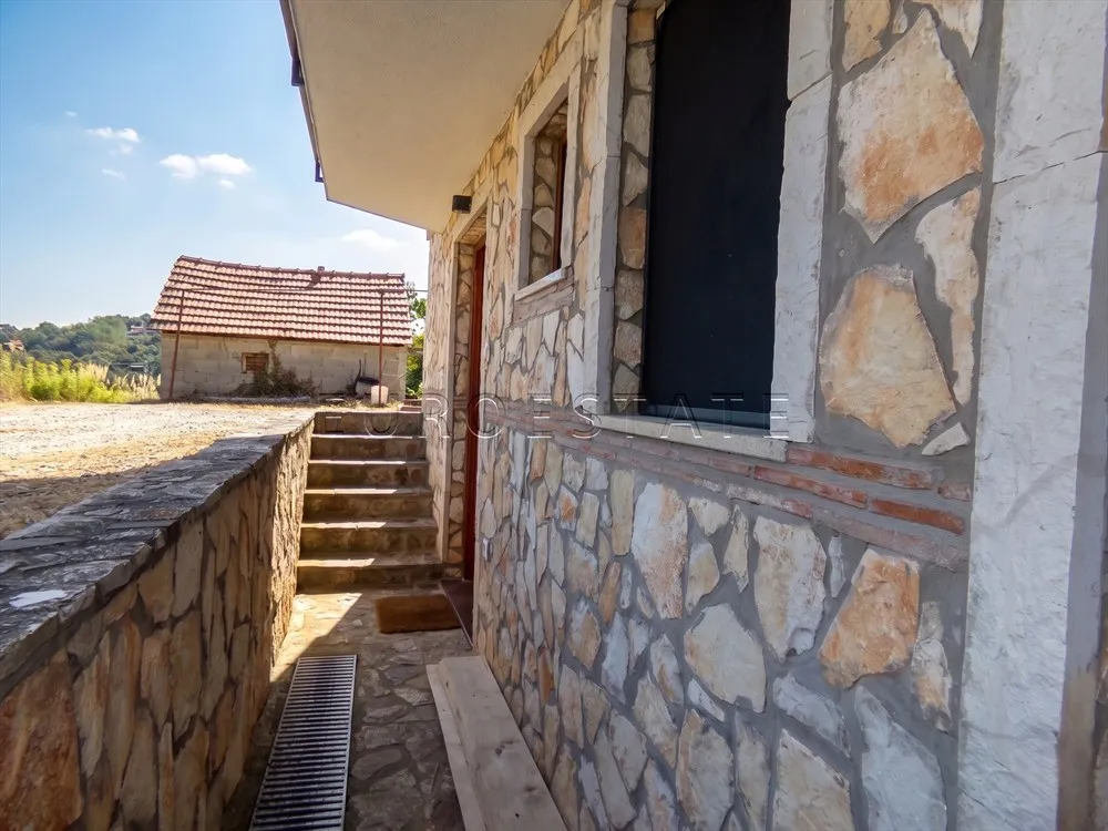 ivanec-okolica: adaptirana, useljiva kuća sa dva stana i panoramskim pogledom - slika 5