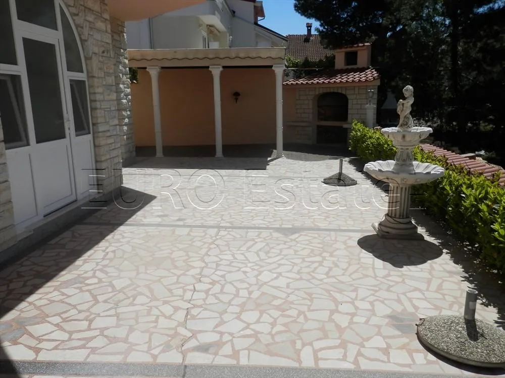 srima; luksuzna višekatnica s 5 apartmana, 30 metara od mora ! - slika 6