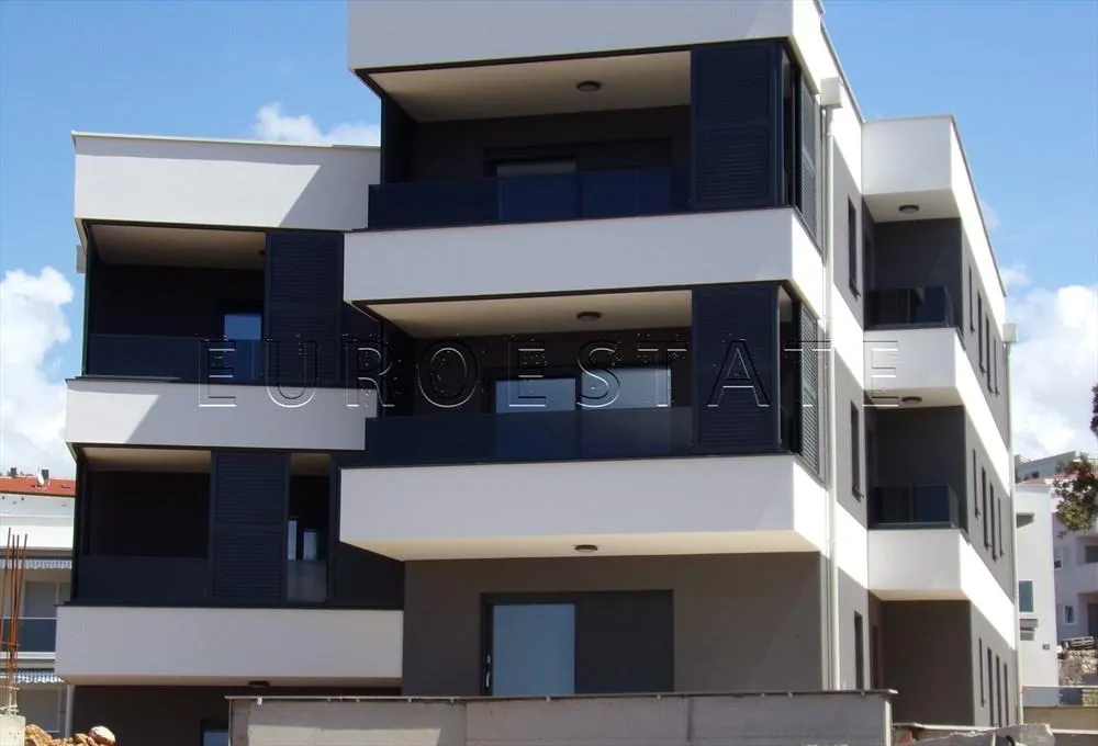 Šimuni: NOV, 3 - sobni apartman, 96.30 m2 + vrt i parking, bruto 187 m2 - Šimuni, Pag