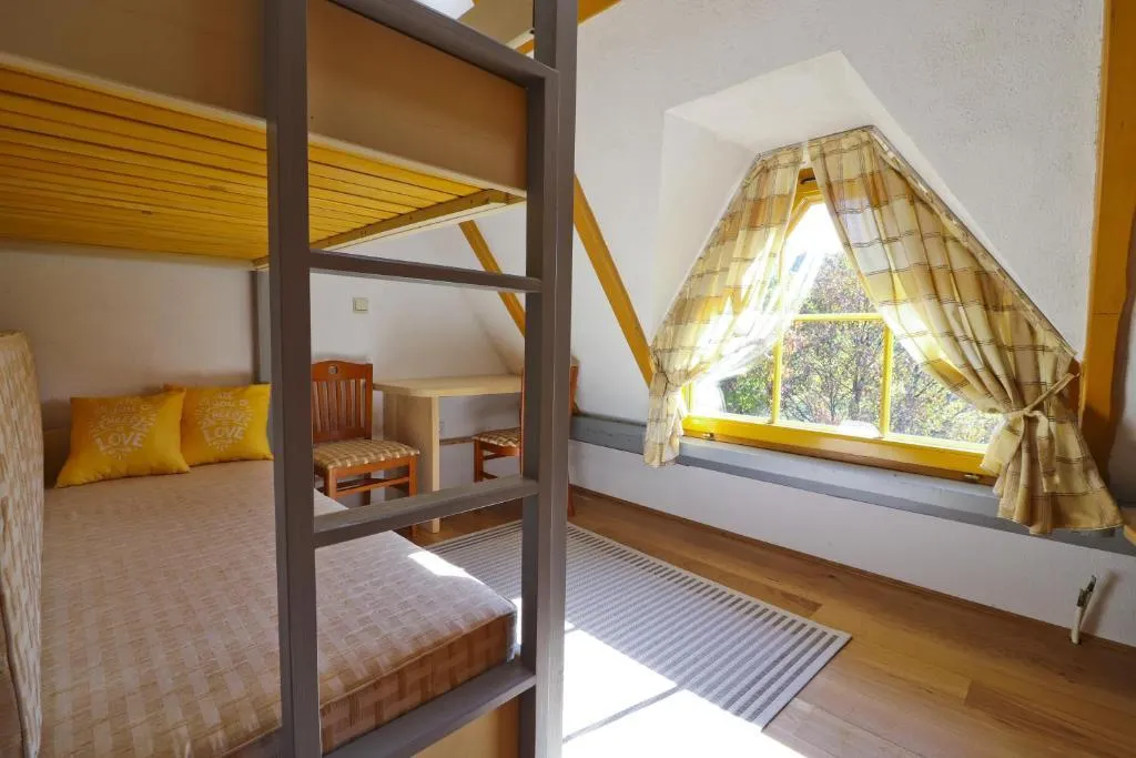 gornja voća: luksuzna kuća za odmor, 200 m2, 3200 m2 okućnice, bazen - slika 26