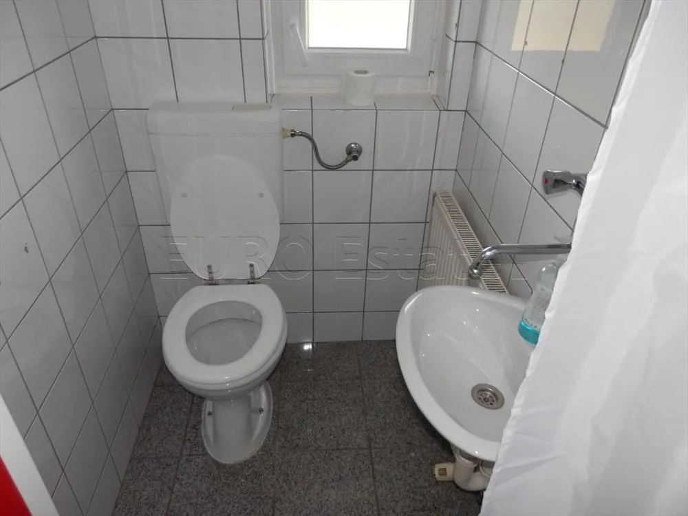 varaždin: poslovna zgrada za razne namjene, 264 m2, parcela 2000 m2 - slika 30
