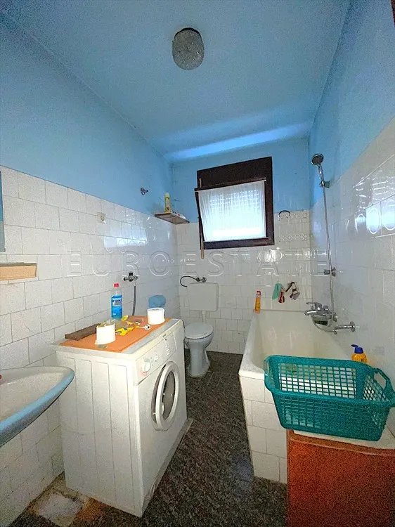 prelog: kuća sa pomoćnim zgradama i velikim zemljištem na prodaju, 254,42 m2 bruto - slika 20