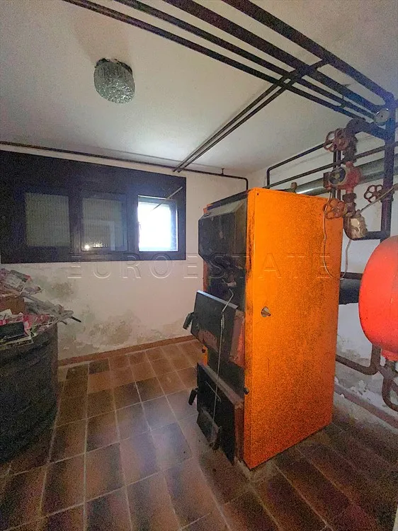prelog: kuća sa pomoćnim zgradama i velikim zemljištem na prodaju, 254,42 m2 bruto - slika 32