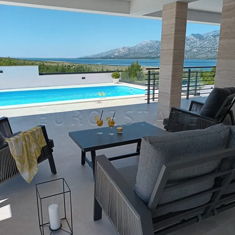 rovanjska: nova moderna vila površine 320 m2 sa bazenom i pogledom na more - slika 6