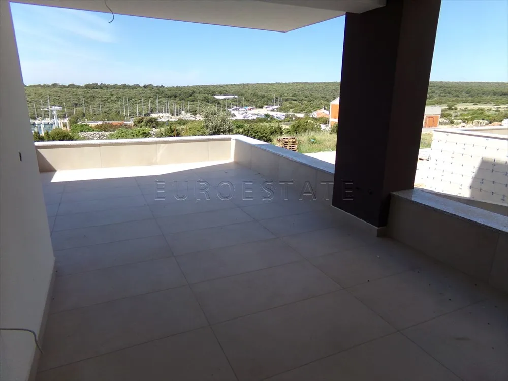 Šimuni: NOV, 3-sobni stan, prizemlje, neto 107,55 m2, bruto 214,77 m2 - Šimuni, Pag